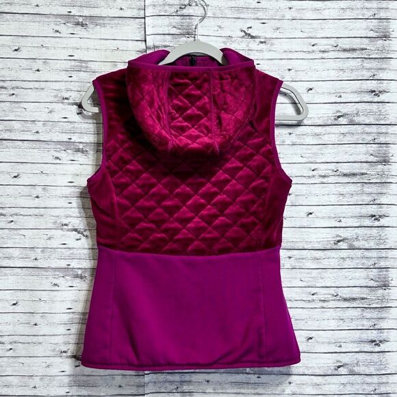 The North Face Reversible Caroluna Quilted Hooded Vest - Picture 12 of 12